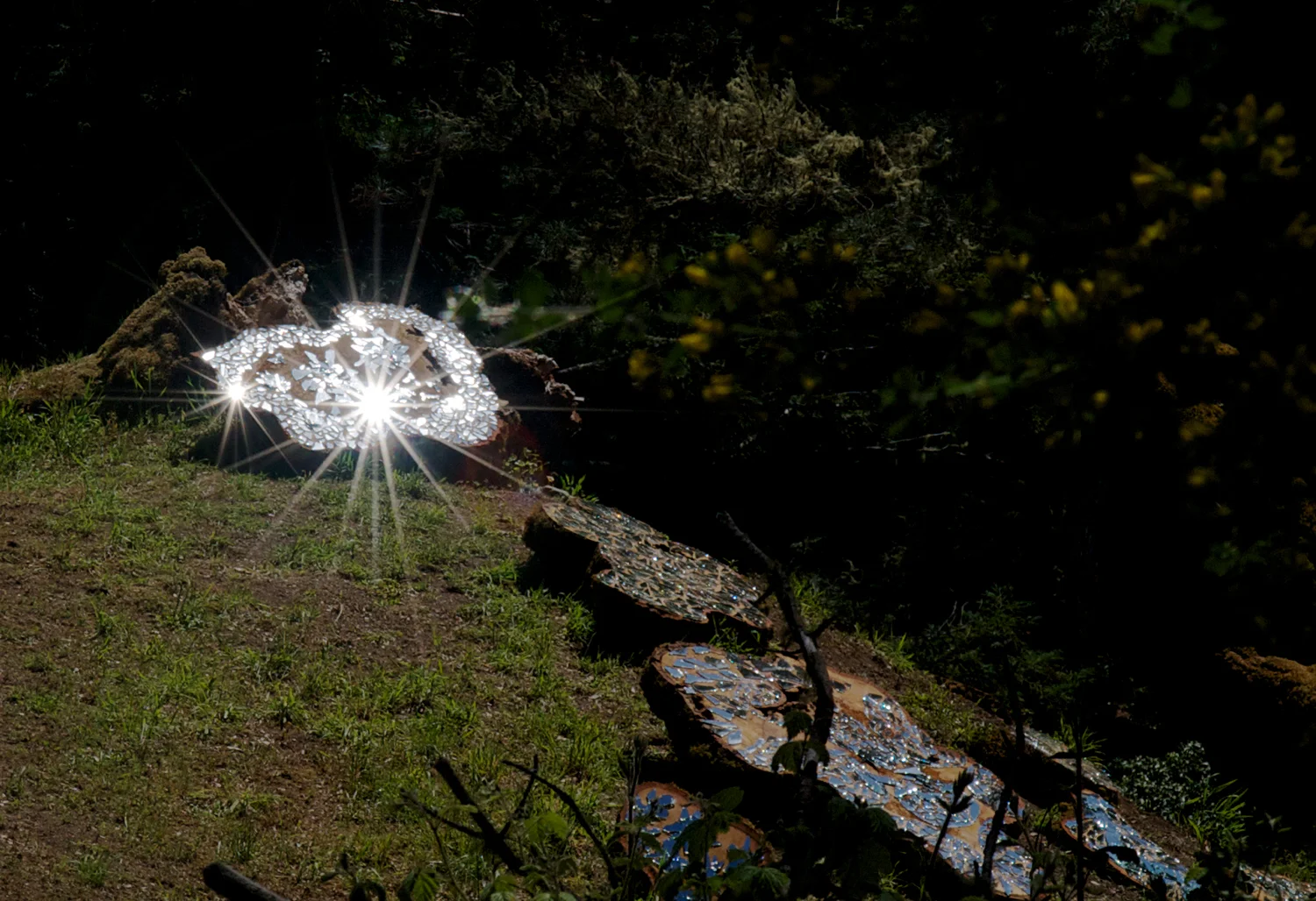 After the Celestial Axe — pointillistic reflections in the shattered mirror pieces